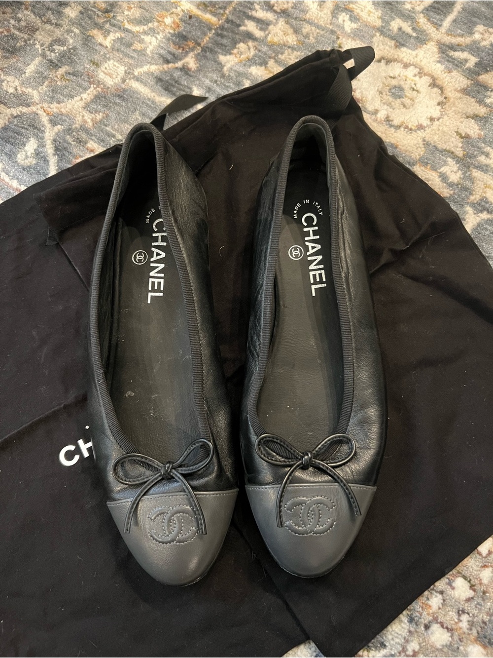 CHANEL Black Leather Two-Tone Cap-Toe Ballet Flats